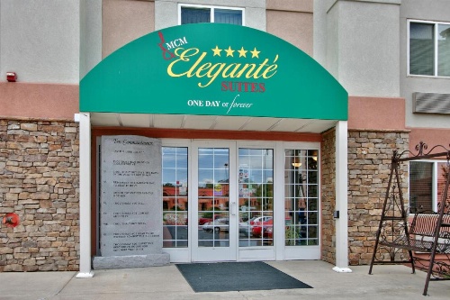 MCM Elegante Suites image 10