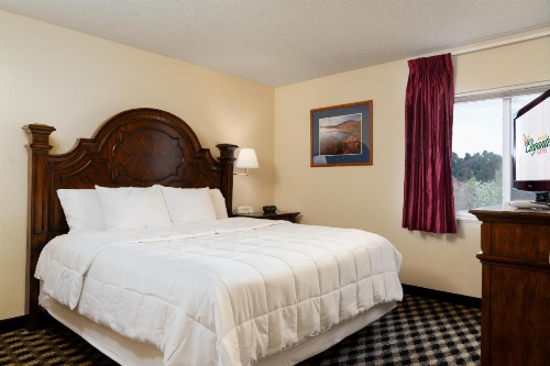 MCM Elegante Suites image 13
