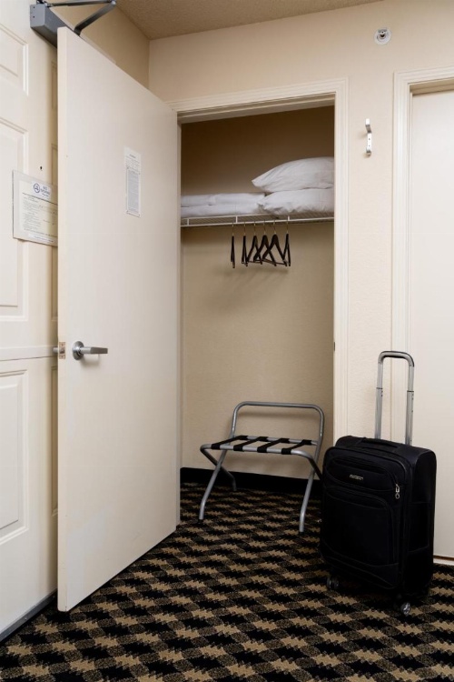 MCM Elegante Suites image 18
