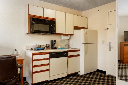 MCM Elegante Suites image 19