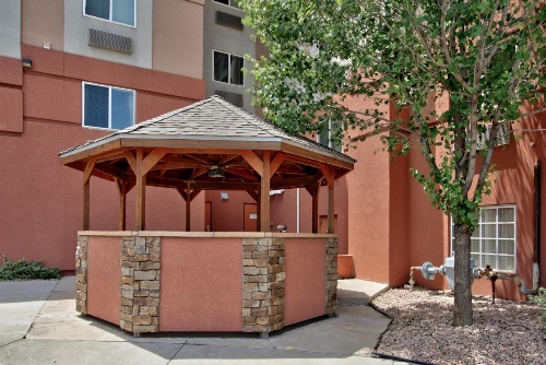 MCM Elegante Suites image 9